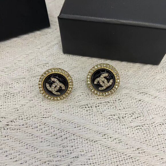 Chanel round earrings - Picture 1 of 5